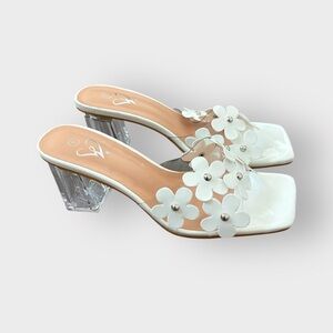 Windsor White Daisy Clear Lucite Heel Slides, Block Heel, NWT
